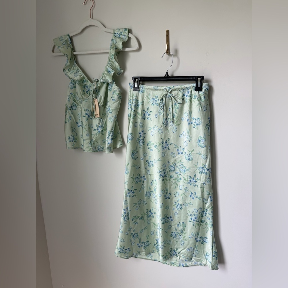 Green blue Floral Ruffle tank Top and flare Midi Skirt two piece set